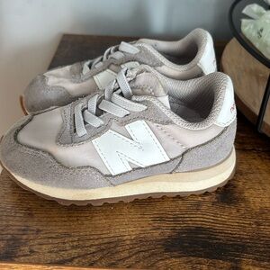 New Balance Kids Sneakers in Light Gray and White
